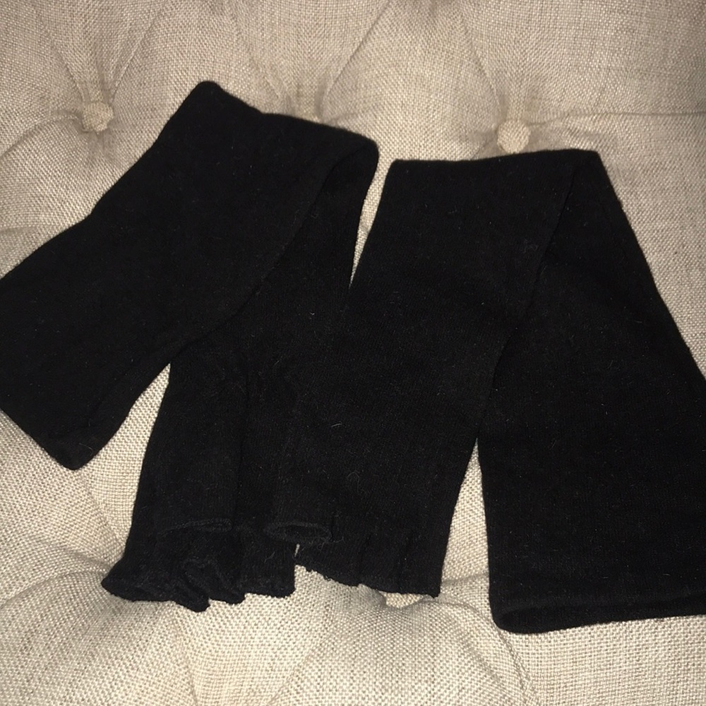 Carolina Amato Black fingerless wool gloves